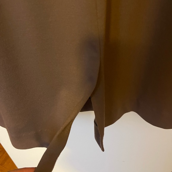 Shapely brown dress with unique sleeves - Picture 7 of 7